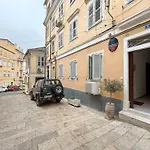 Dion And Eva\'S Oldtown Apartment