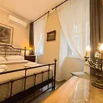 Dion And Eva\'S Oldtown Apartment