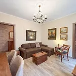 Dion And Eva\'S Oldtown Apartment